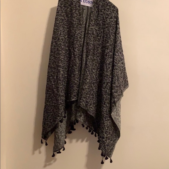 Lululemon Poncho - Picture 4 of 4